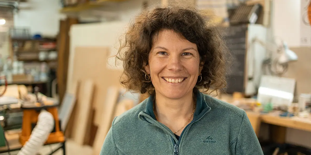 virginie, ébéniste créatrice jeux et jouets pour enfants et bébés pour Idébois Créations