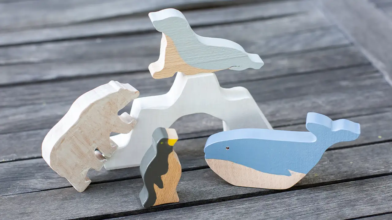 figurines de la banquise en bois pour encourager le jeu libre et l'imagination